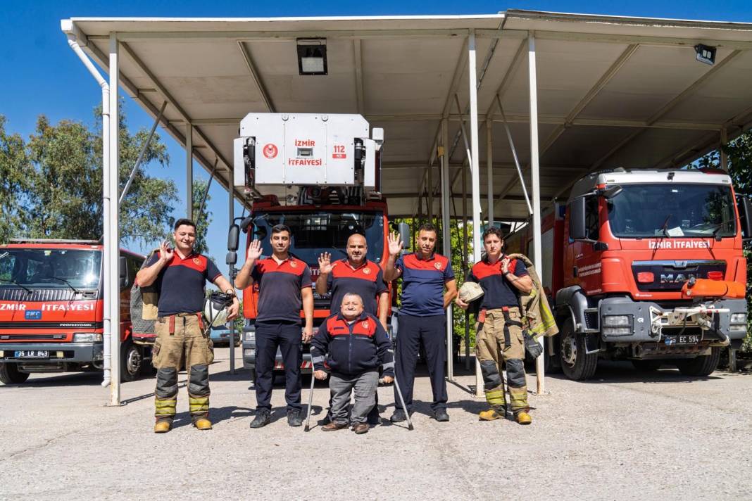 İzmir itfaiyesinin lakabını boyundan alan 110 Yaşar'ı hikayesiyle yürekleri ısıtıyor 7